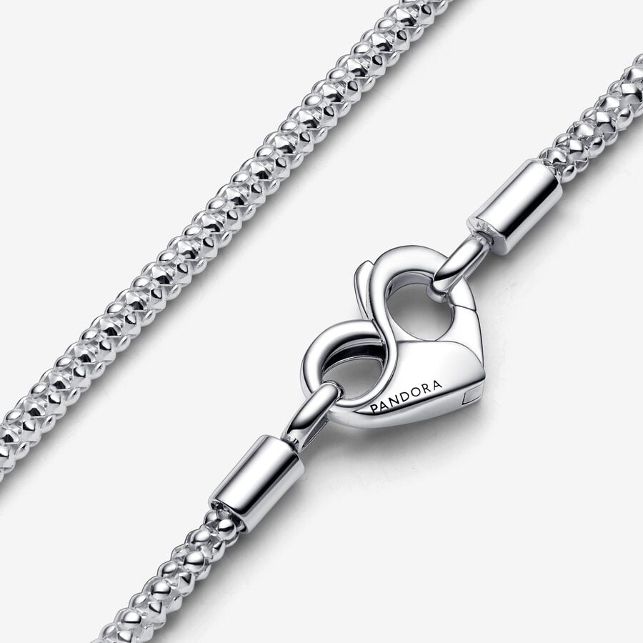 Collana Maglia Geometrica con Chiusura a Cuore