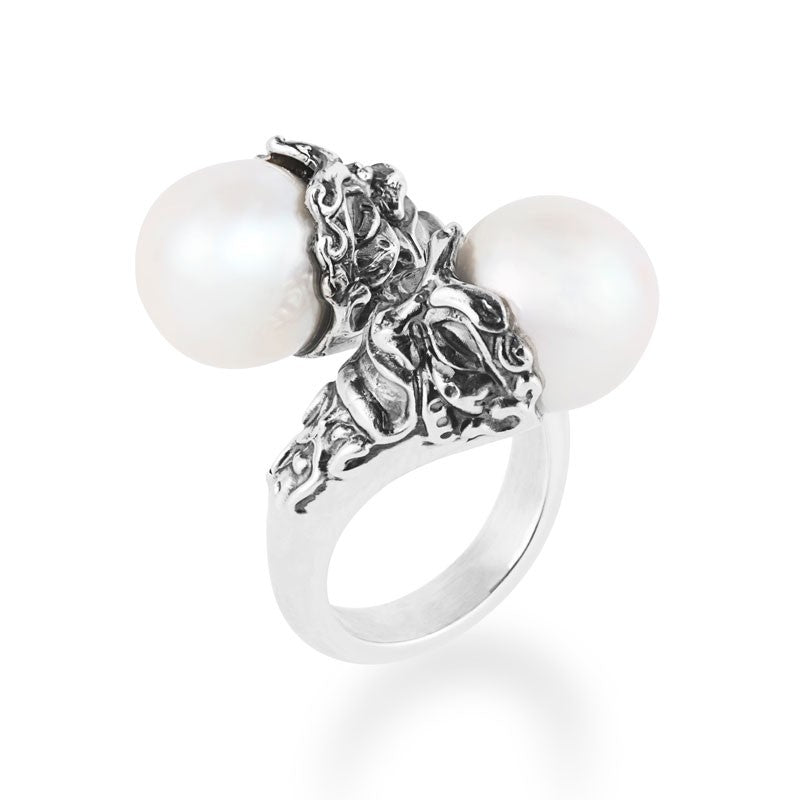 Anello contrarié con perle e maschere