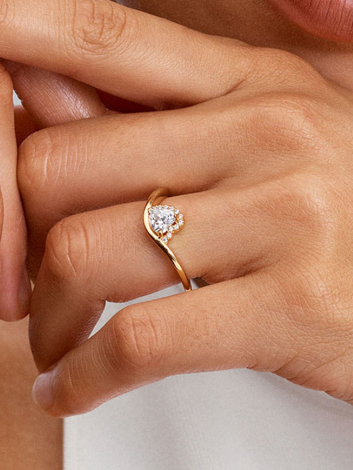 Anello Onda con Cuore Luminoso
